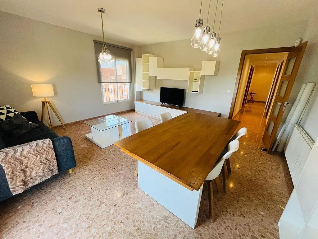 Dining Room - Student-Friendly Flat with Balcony in Moncada