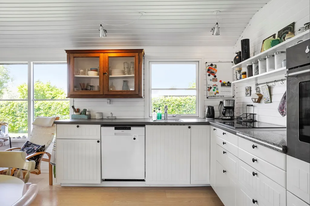 Cuisine - Summerhouse with Garden in Bogense