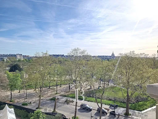 Balcon - Appartement de Luxe avec Vue Tour Eiffel à Paris 7ᵉ