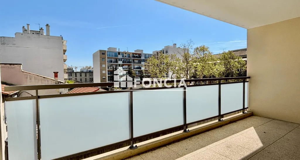 Balcon - Appartement T3 avec Terrasse et Box dans Résidence BBC