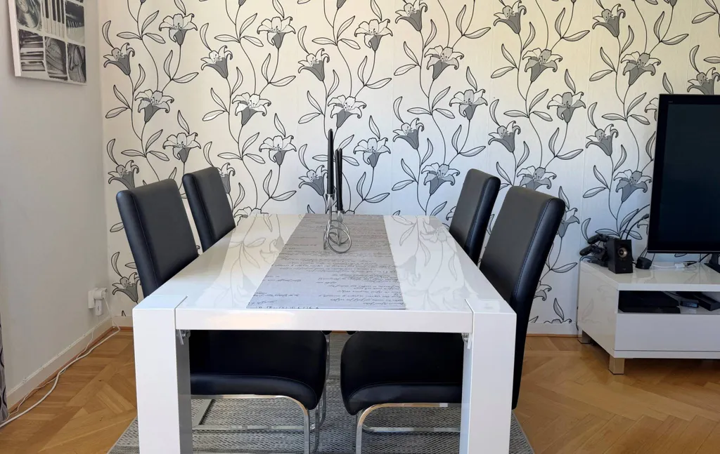 Söögituba - Well-Maintained Apartment with Balcony in Vångavägen