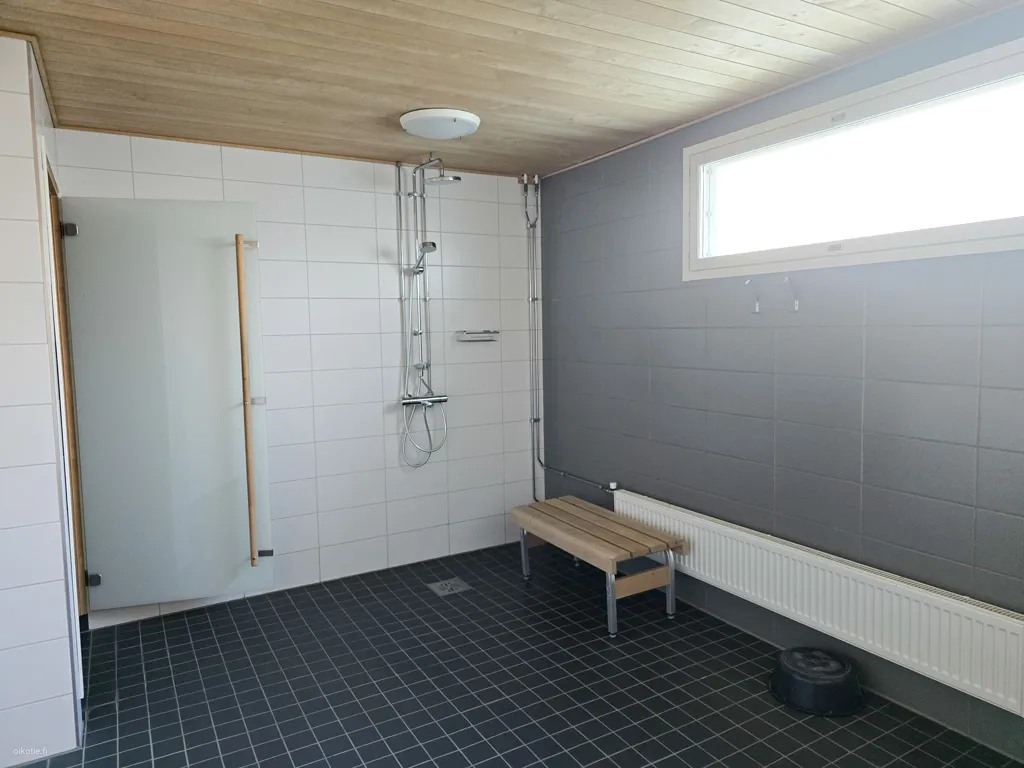 Salles de bain - Modernised Studio with Balcony in Koskela, Helsinki