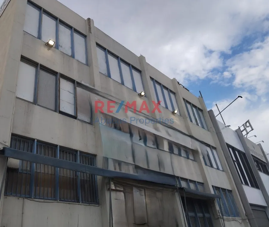 Välivaade - Commercial Building with Logistics Potential in Agios Ioannis Rentis