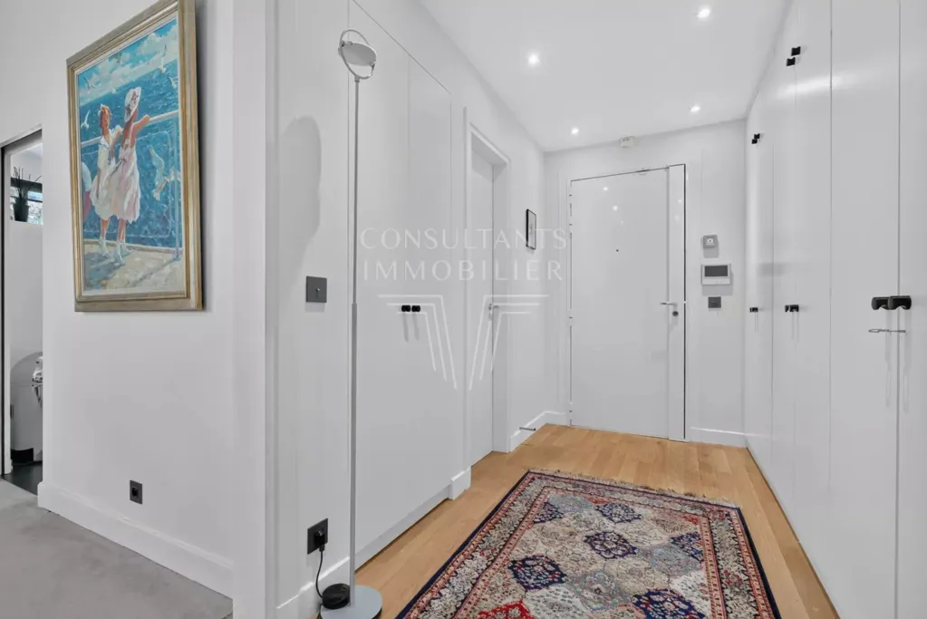Ingresso - Spacious Apartment with Balcony in Neuilly