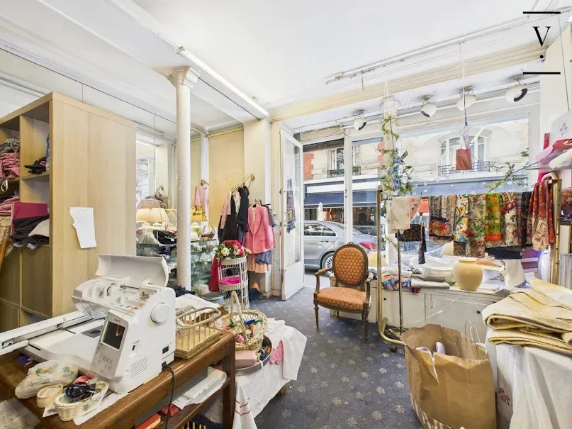 Pièces - Local Commercial avec Vitrine à Paris 16ème