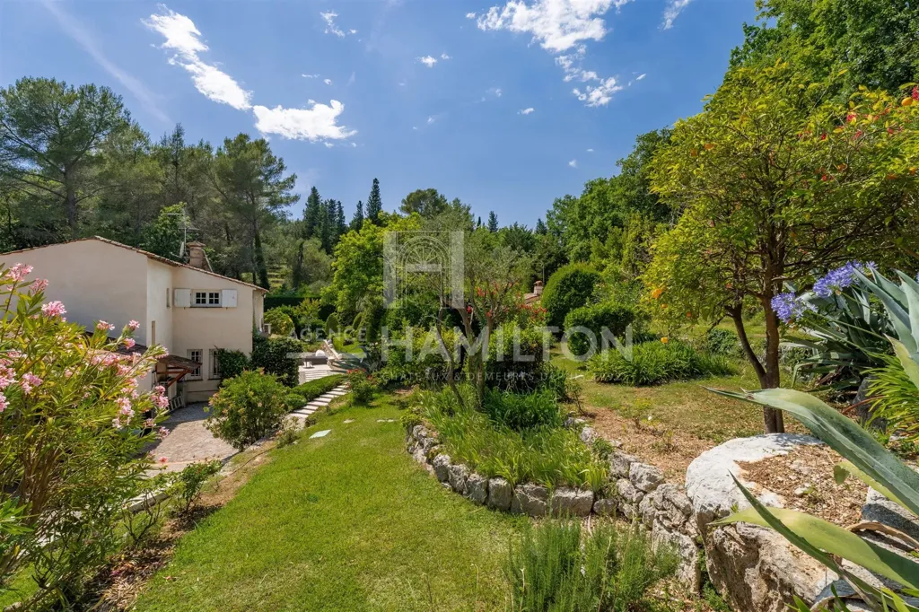 Jardin - Villa Luxueuse avec Piscine à Châteauneuf-Grasse