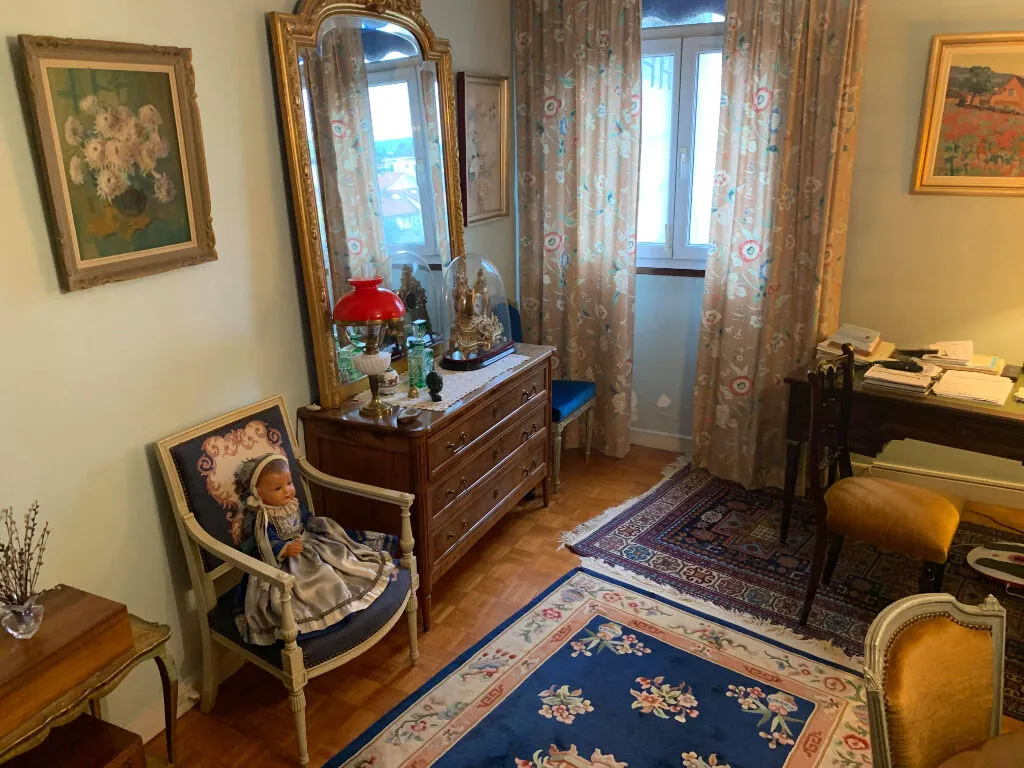 Elutuba - 4-Bedroom Apartment with Parking in Châtillon
