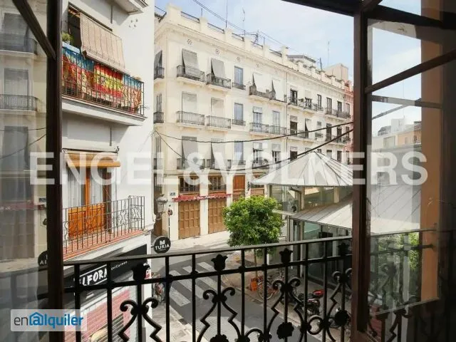 Balcone - Furnished Flat with Elevator in Ciutat Vella
