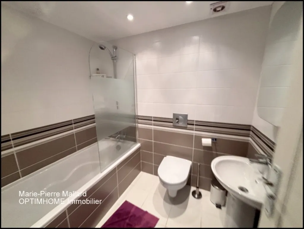 Salles de bain - Maison de Ville Rénovée avec Jardin à Saint-Jean-de-Maurienne