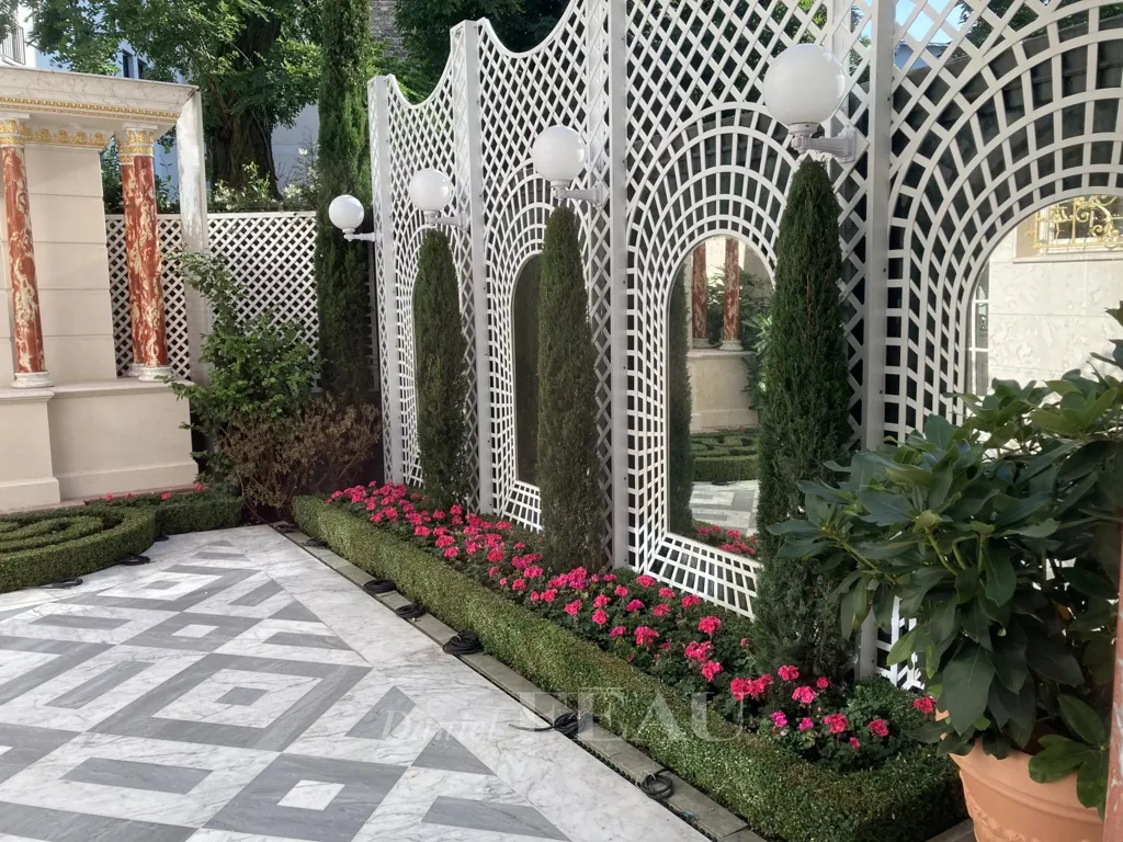 Jardin - Mansion Privée avec Cour à Auteuil, Paris 16e