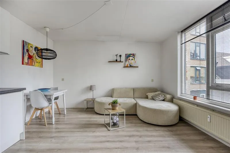 Living Room - 2-Bedroom Apartment with Balcony in Breda Centre