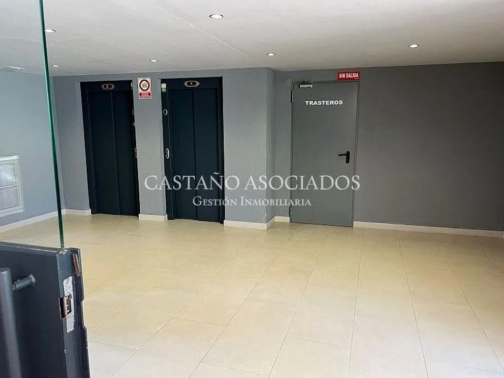 Entrée - Apartment with Pool in Nuevo Tres Cantos