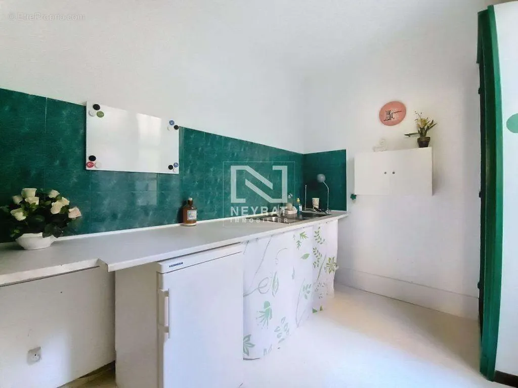Cucina - City Centre Commercial Lease in Saint-Raphaël