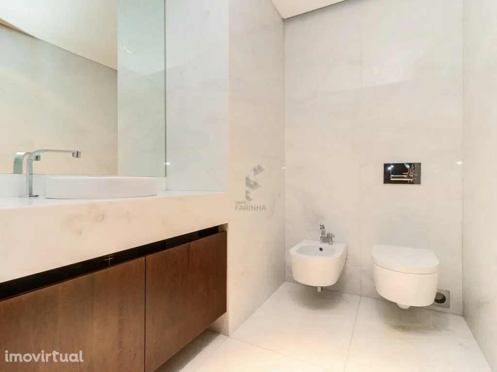 Vannitoad - High Standard Flat with River View in Restelo