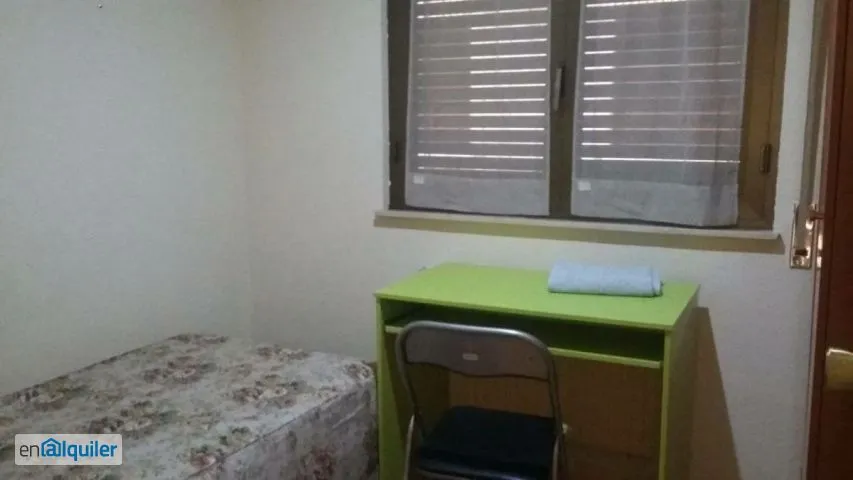 Chambres - Student-Friendly Flat with Balcony in City Centre