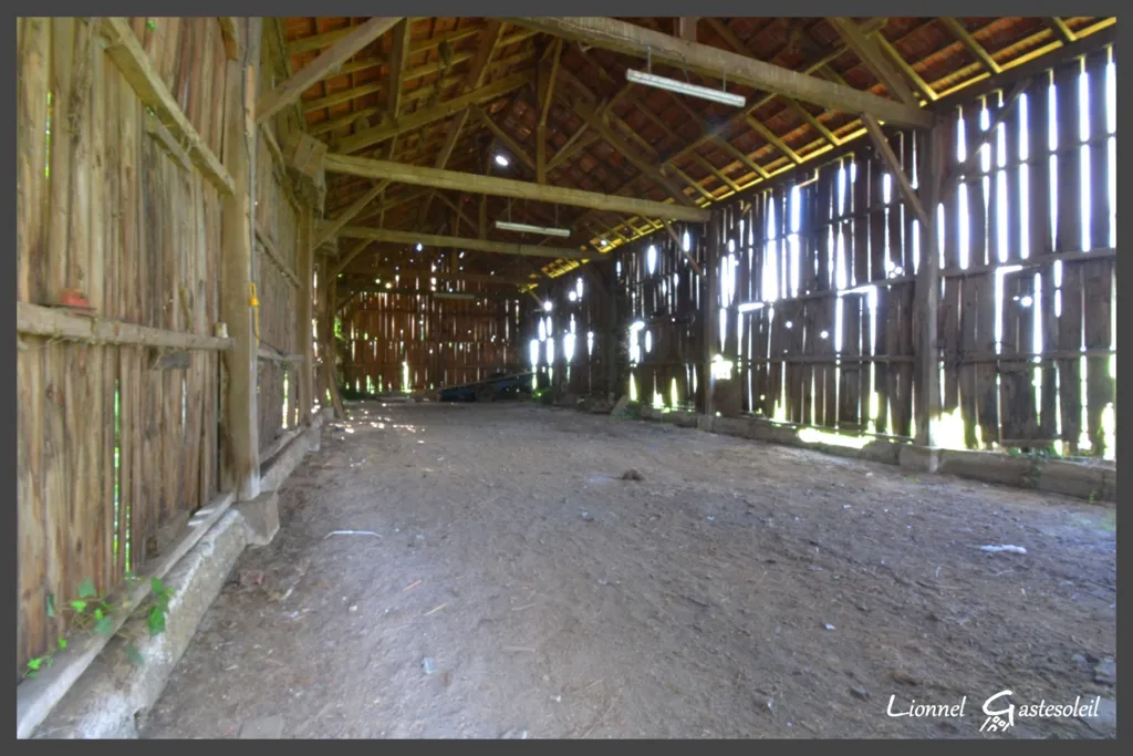 Pièces - Corps de ferme à rénover à Saint-Pierre-d’Eyraud