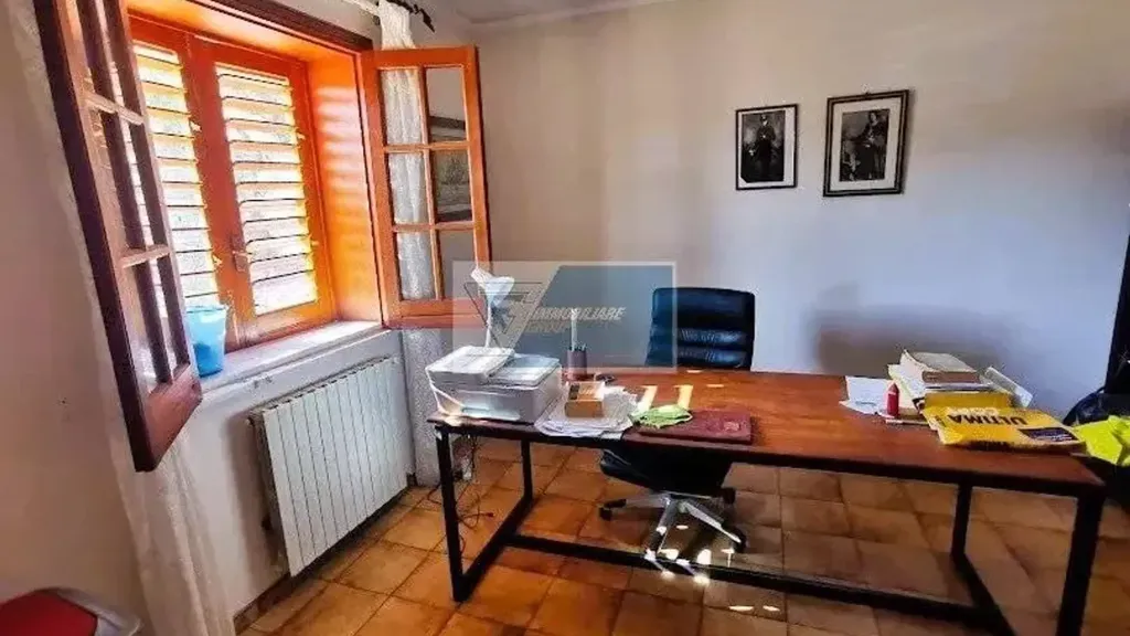 Bureau - Villa with Two Levels in Noto
