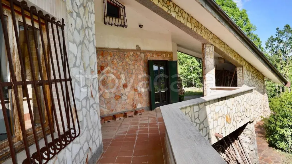 Terrasse - Modern Villa with South-West View in Orvinio