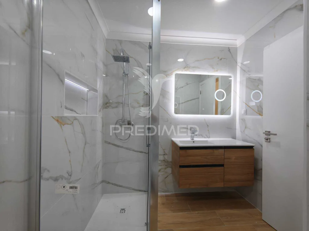 Vannitoad - Remodelled T3 Apartment with Central Location in Coruche