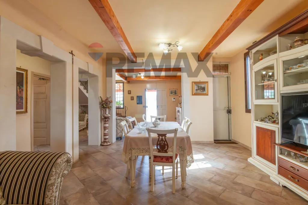 Salle à manger - Rearranged Villa with Garden in Avola