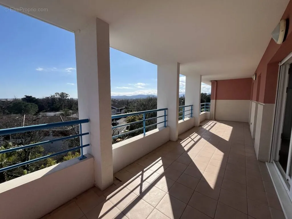 Balcony - Apartment with South-Facing Terrace in Fréjus