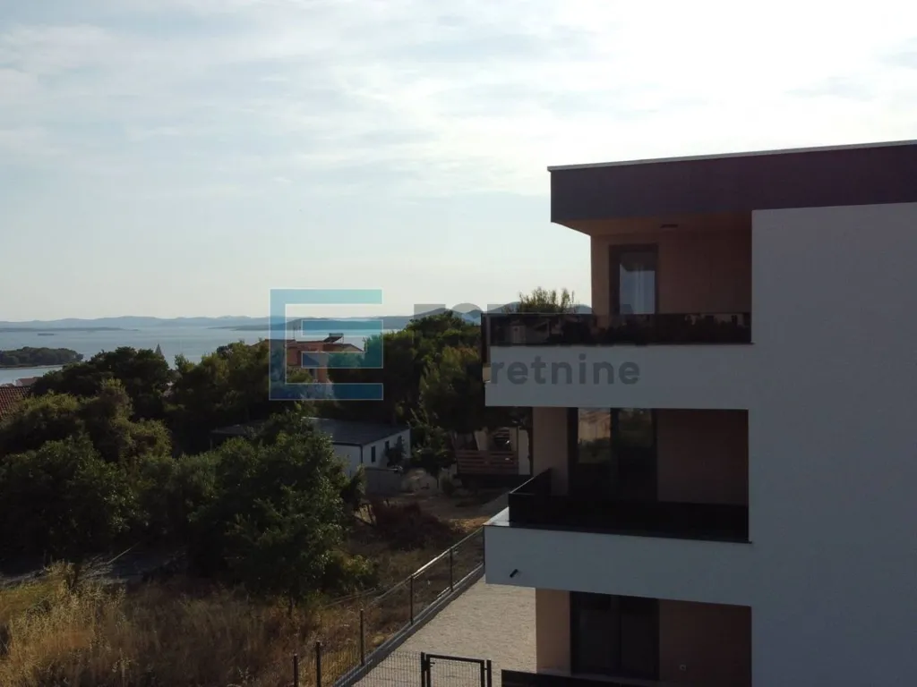 Balcone - Apartment with Terrace in Pakoštane