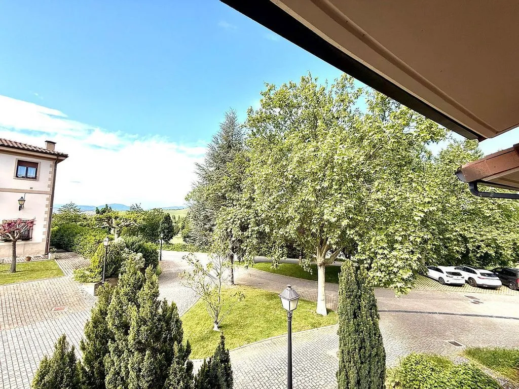 Balcony - Terraced Semi-Detached House in Aranguren