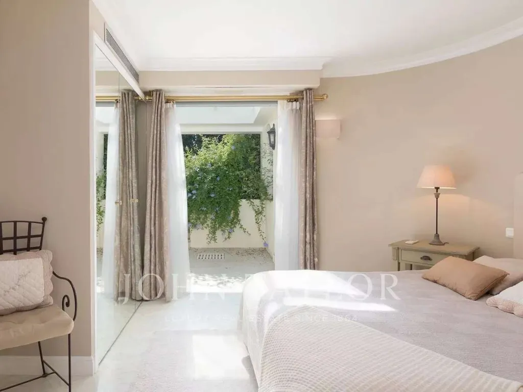 Bedrooms - 1930s Residence with Sea View in Cap d’Antibes