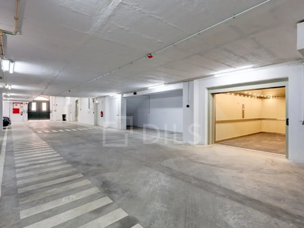 Garage - Luxury Apartment in Palacio Schindler, Lisbon