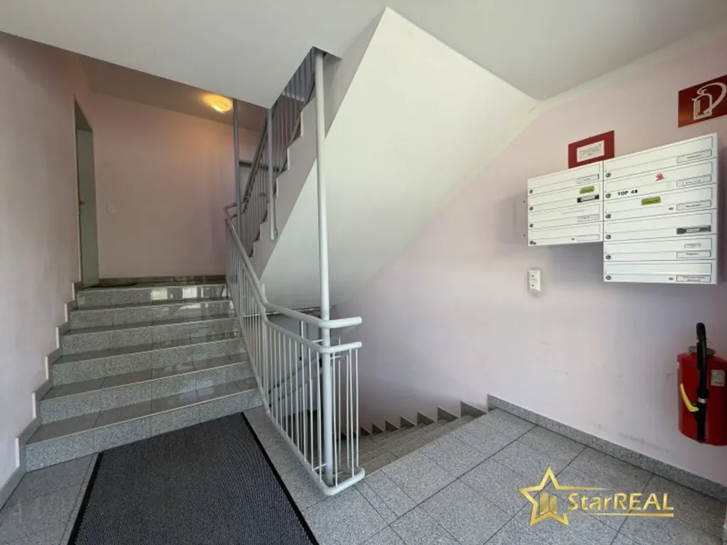 Pièces - Möblierte 3-Bedroom Apartment with Balcony in Velden Centre