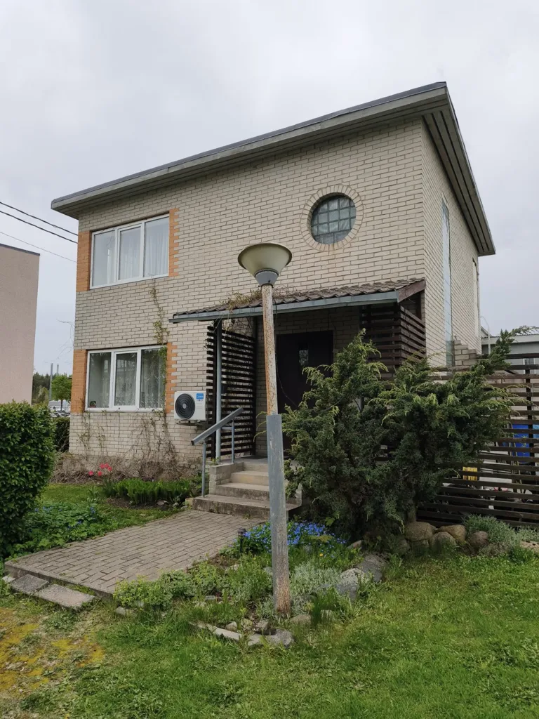 Esterno - Cottage with Garden in Suburb