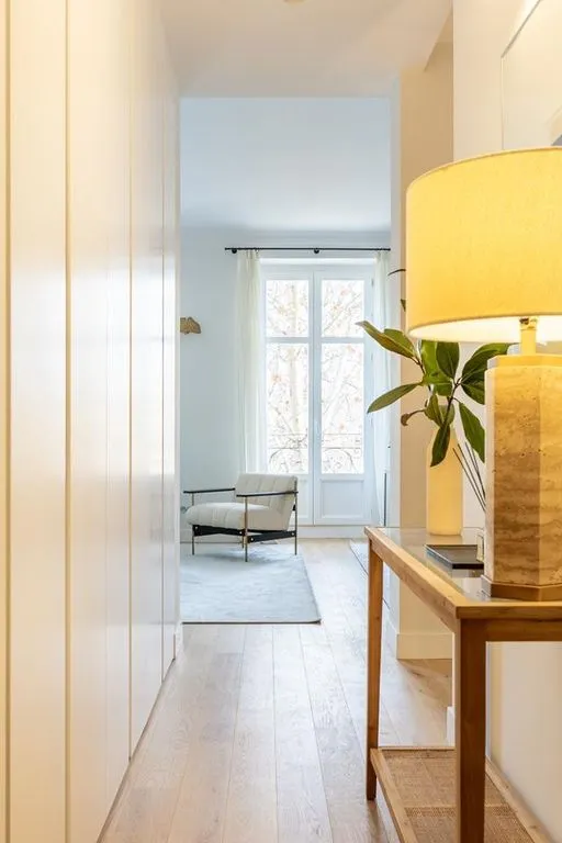 Esik - Luxury East-Facing Apartment in JERONIMOS, Madrid