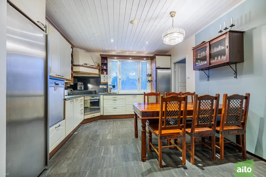 Salle à manger - Energy-Efficient House with Sauna in Otava