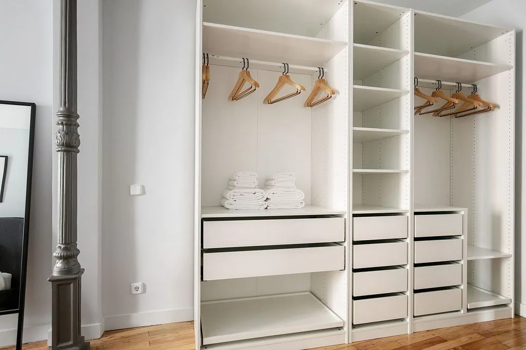 Rooms - Furnished Flat with Balcony in Madrid Centre