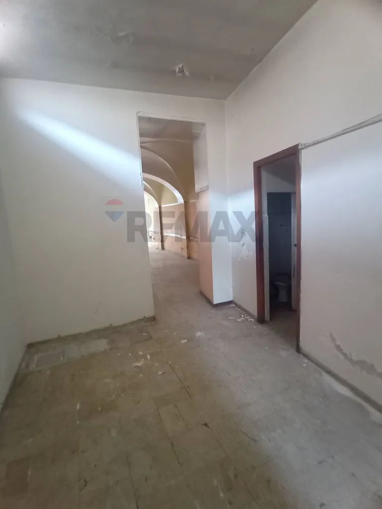 Esik - Commercial Space with Private Garden in Campobasso