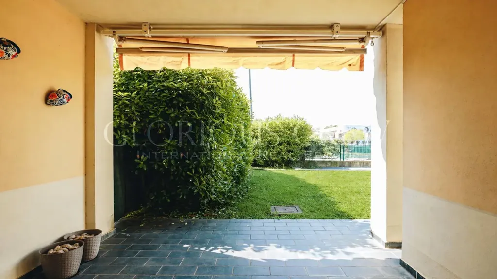 Terrasse - Modern Apartment with Private Garden in Mazzano