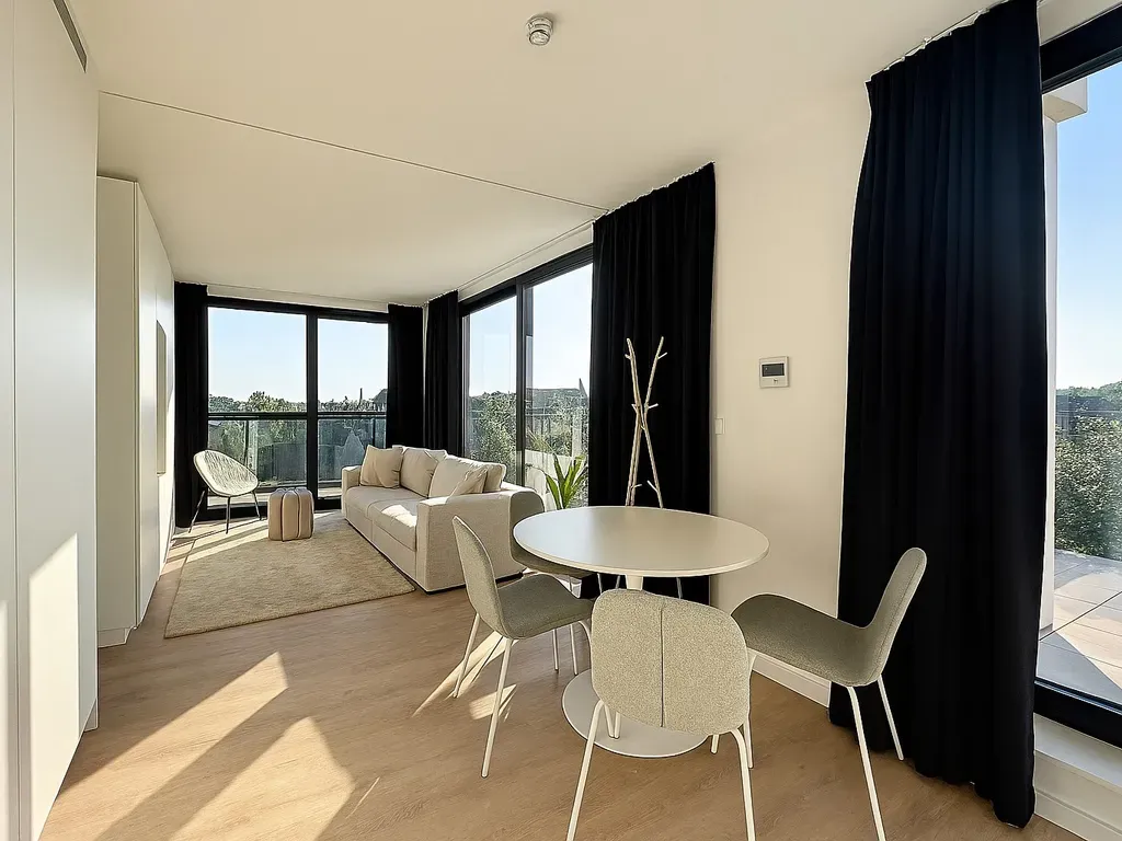 Salle à manger - Studio Moderne avec Vue Imprenable à Anvers