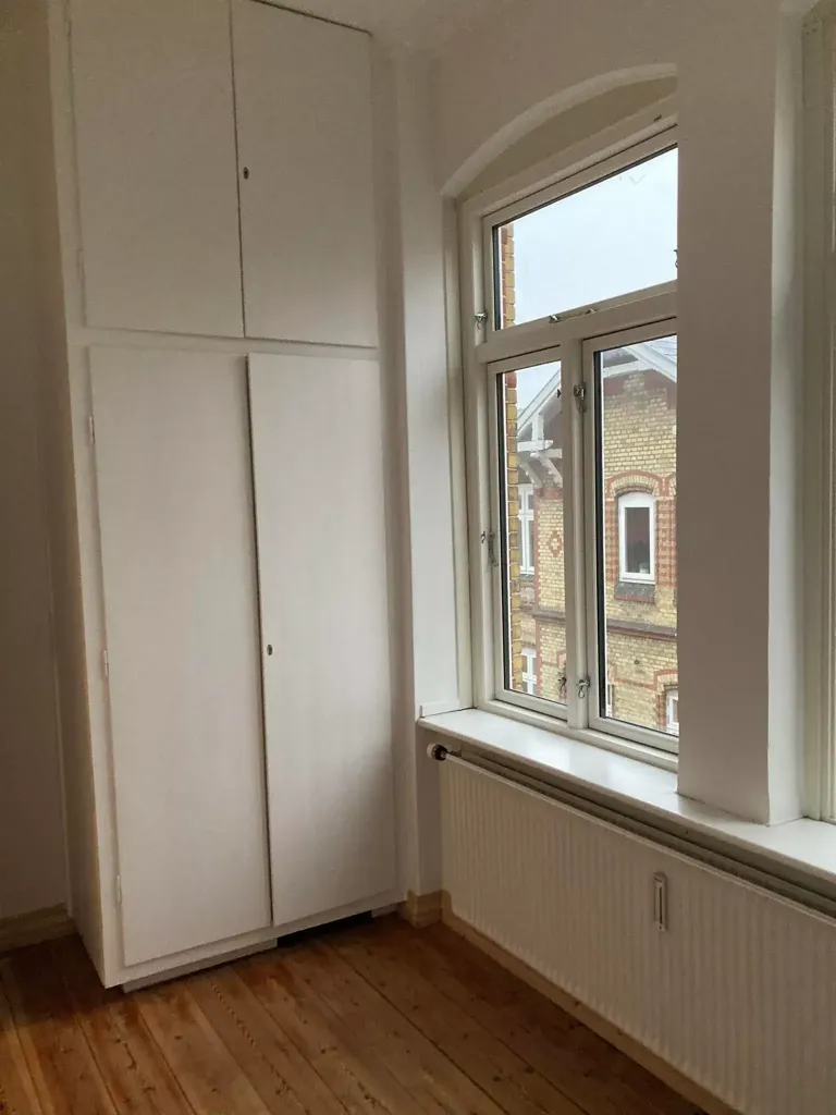 Toad - Spacious 2-Bedroom Flat with Garden in 5300