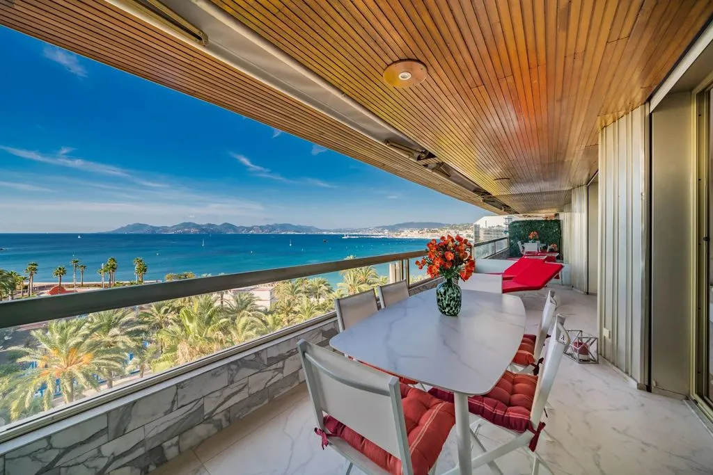 Balcony - Luxury Flat with Sea View on Croisette, Cannes