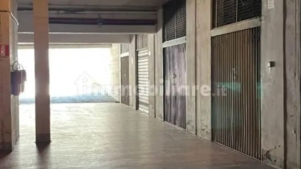 Garage - Spacious Apartment with Terraces in Florence