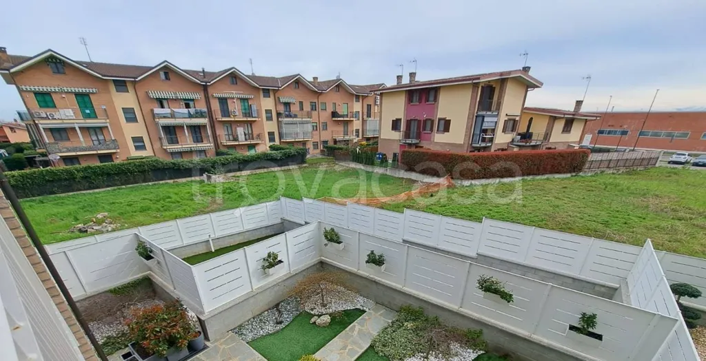 Jardin - Modernised 2-Bed Flat with Terrace in Rivalta di Torino