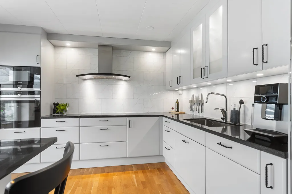 Cuisine - Family Villa with Pool in Eskilstuna