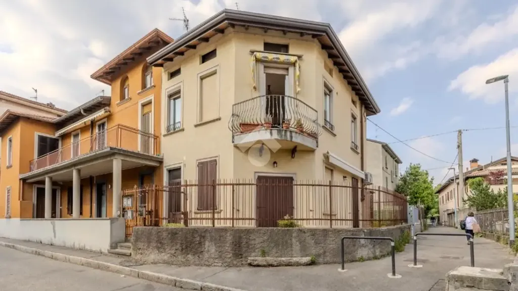Välivaade - Trilocale with Balcony in Bergamo
