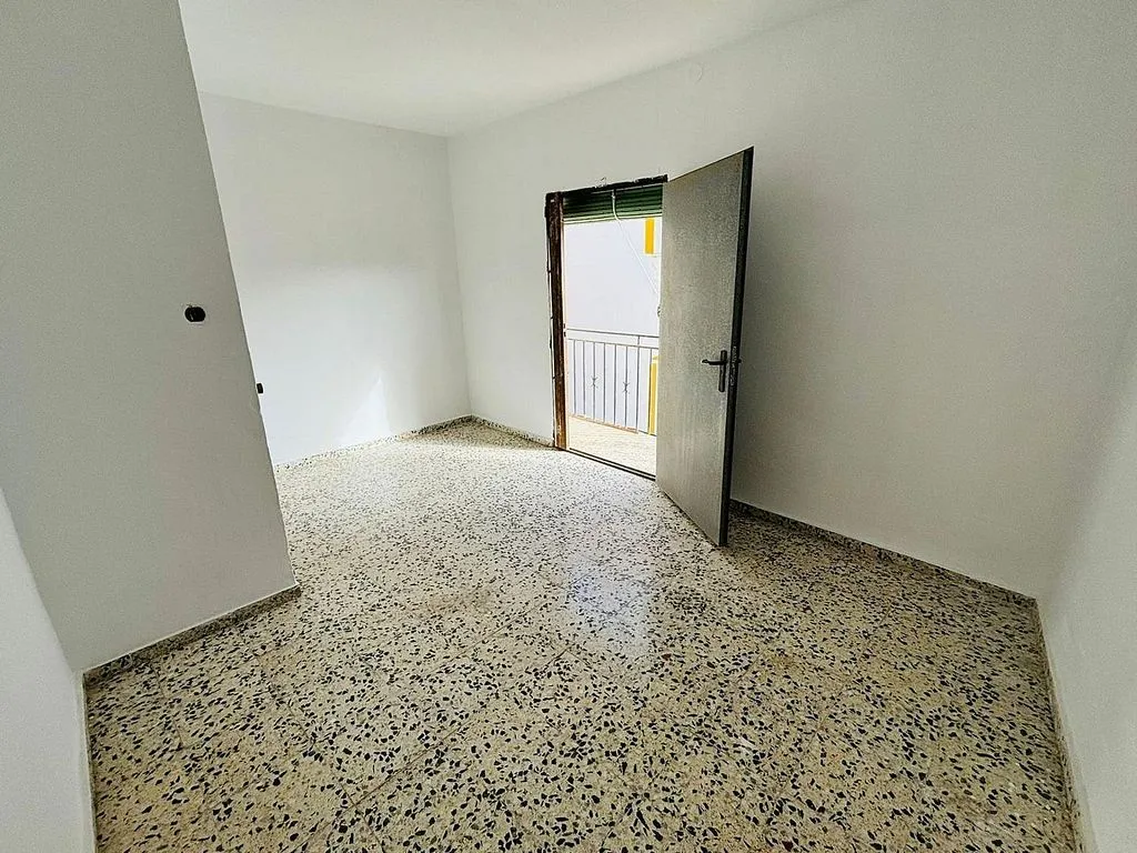 Pièces - Semi-detached House for Renovation in Calicasas