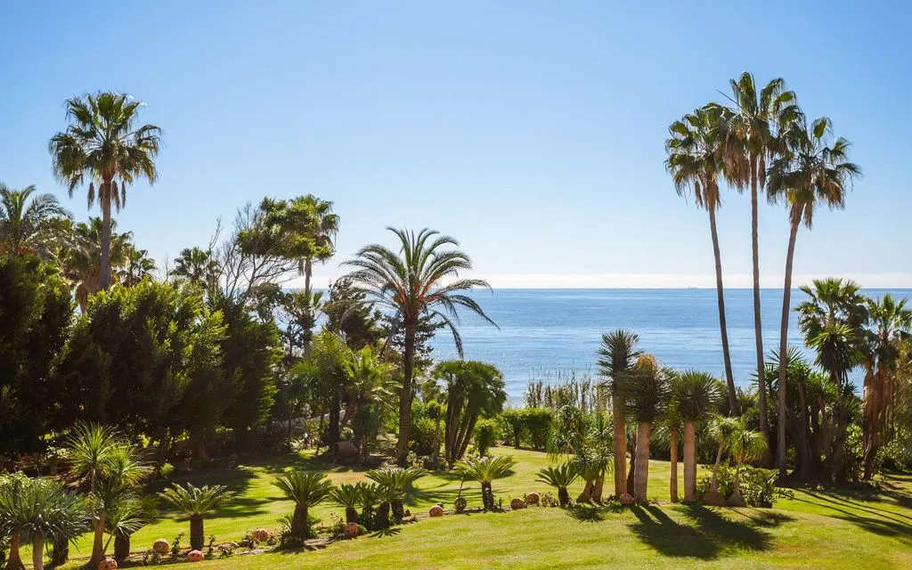 Jardin - Beachfront Villa with Pool in Estepona
