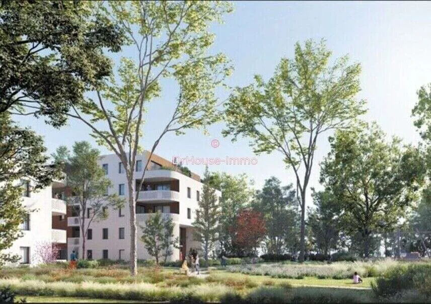Duplex Apartment with Garden in Pessac