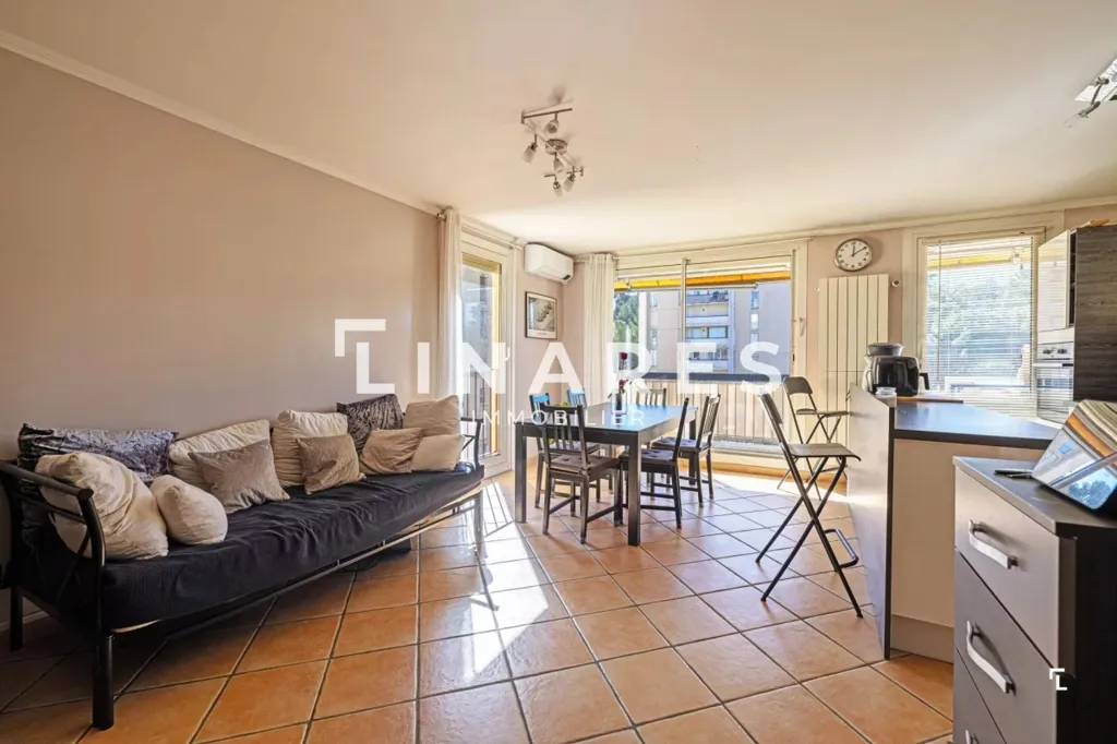 Köök - Bright Apartment with Balcony in Aubagne Centre