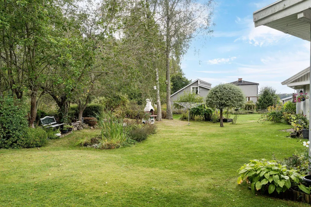 Garden - One-Storey Villa with Garden in Skara