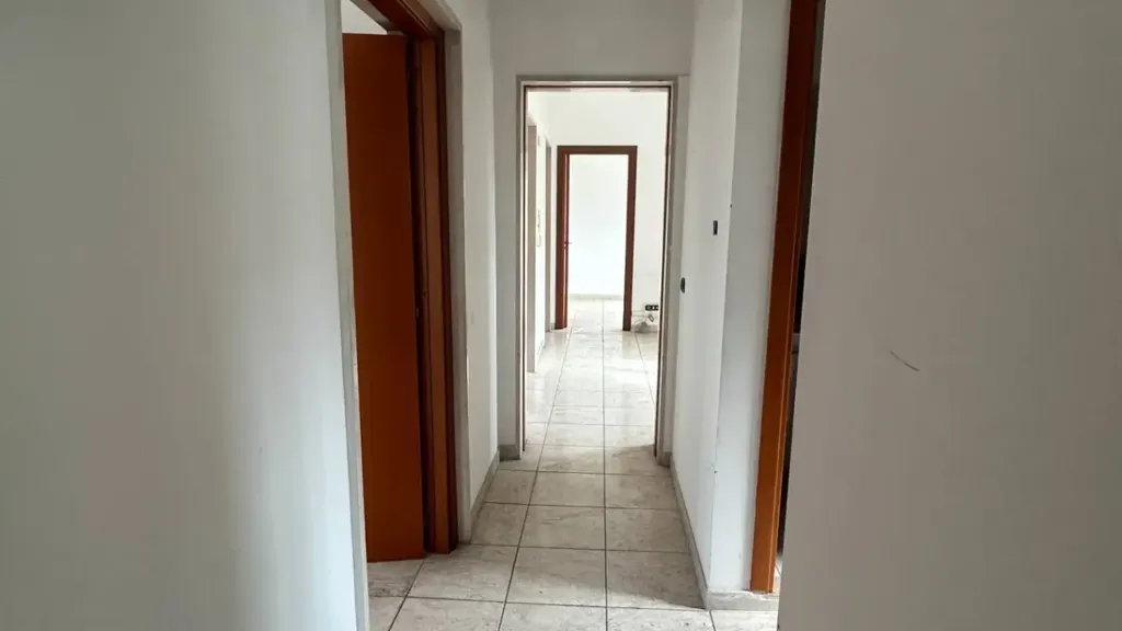 Ingresso - Office Space with Parking in Bari