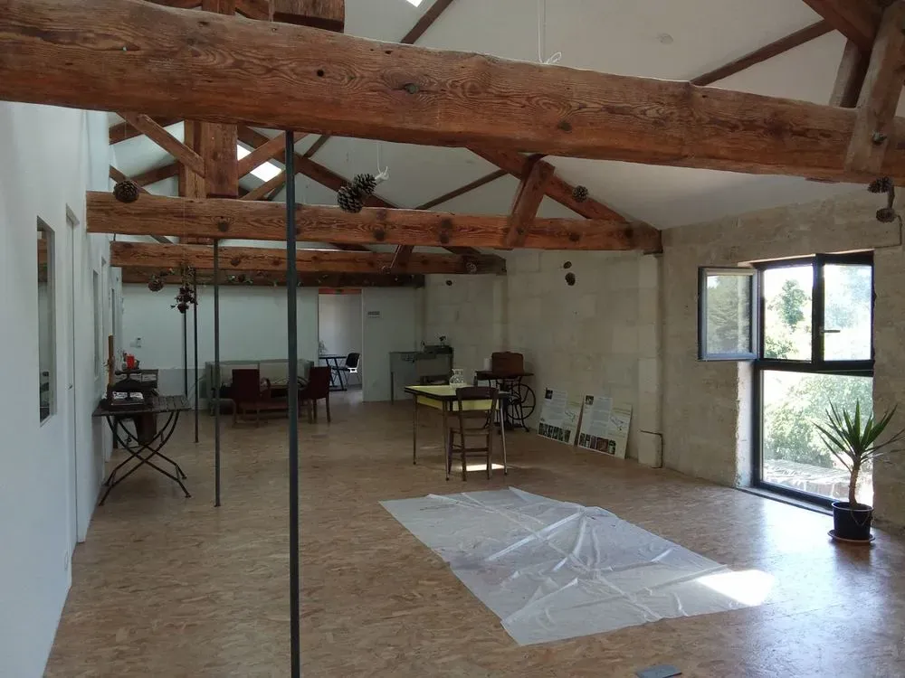 Stanze - Renovated Artisan Atelier with Shared Workspace in Cadaujac